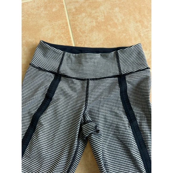 Lululemon‎ Athletica front detail Ribbon navy leggings size 4 - Picture 3 of 9